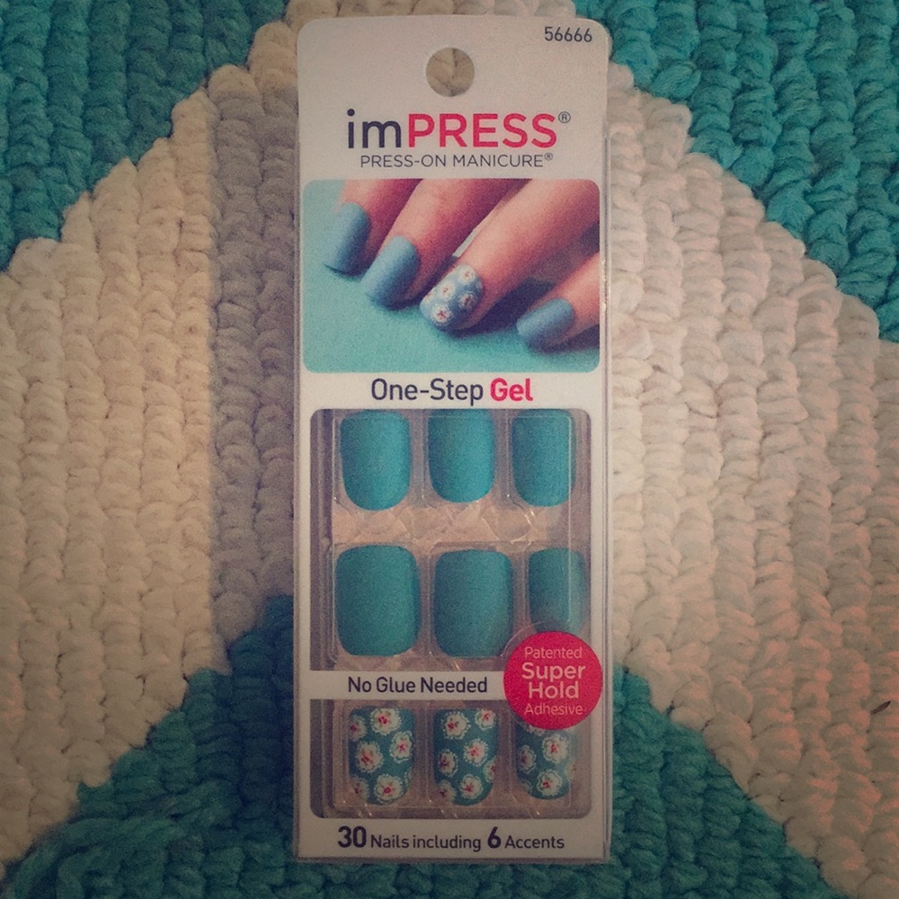 Press on nails